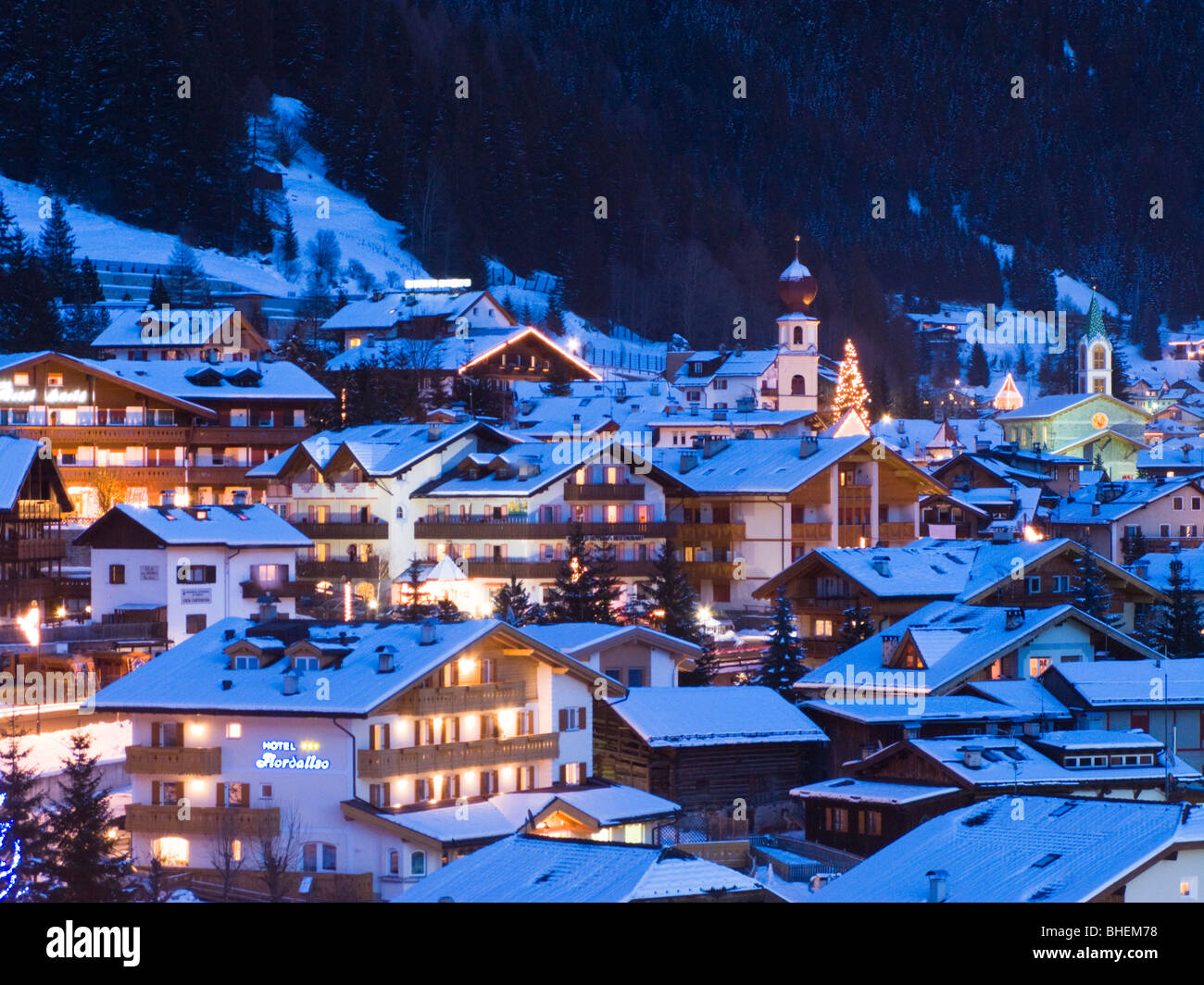 Dolomites skiing sella ronda hi-res stock photography and images - Alamy