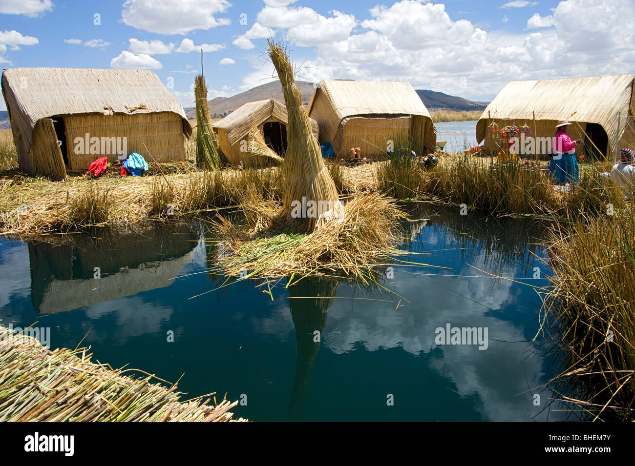 Totora reeds hi-res stock photography and images - Alamy