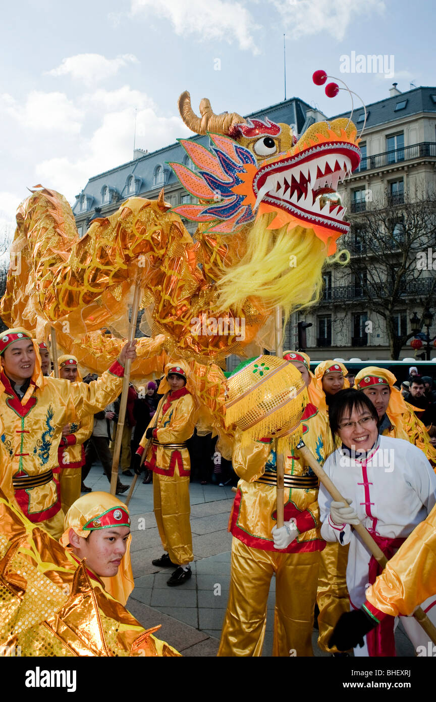 Paris, France, Large Group People, Asians Celebrating 'Chinese New year' Annual Street Carnival Parade, 'Chinese Dragons' Dancing Stock Photo