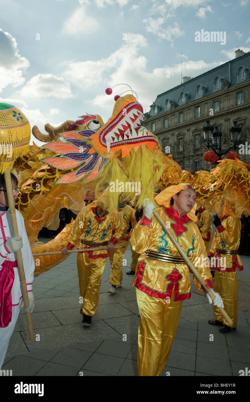 Paris, France, Group People, Men, Asians Celebrating 'Chinese New year' Annual Street Carnival Parade, 'Chinese Dragons' Dancing Stock Photo