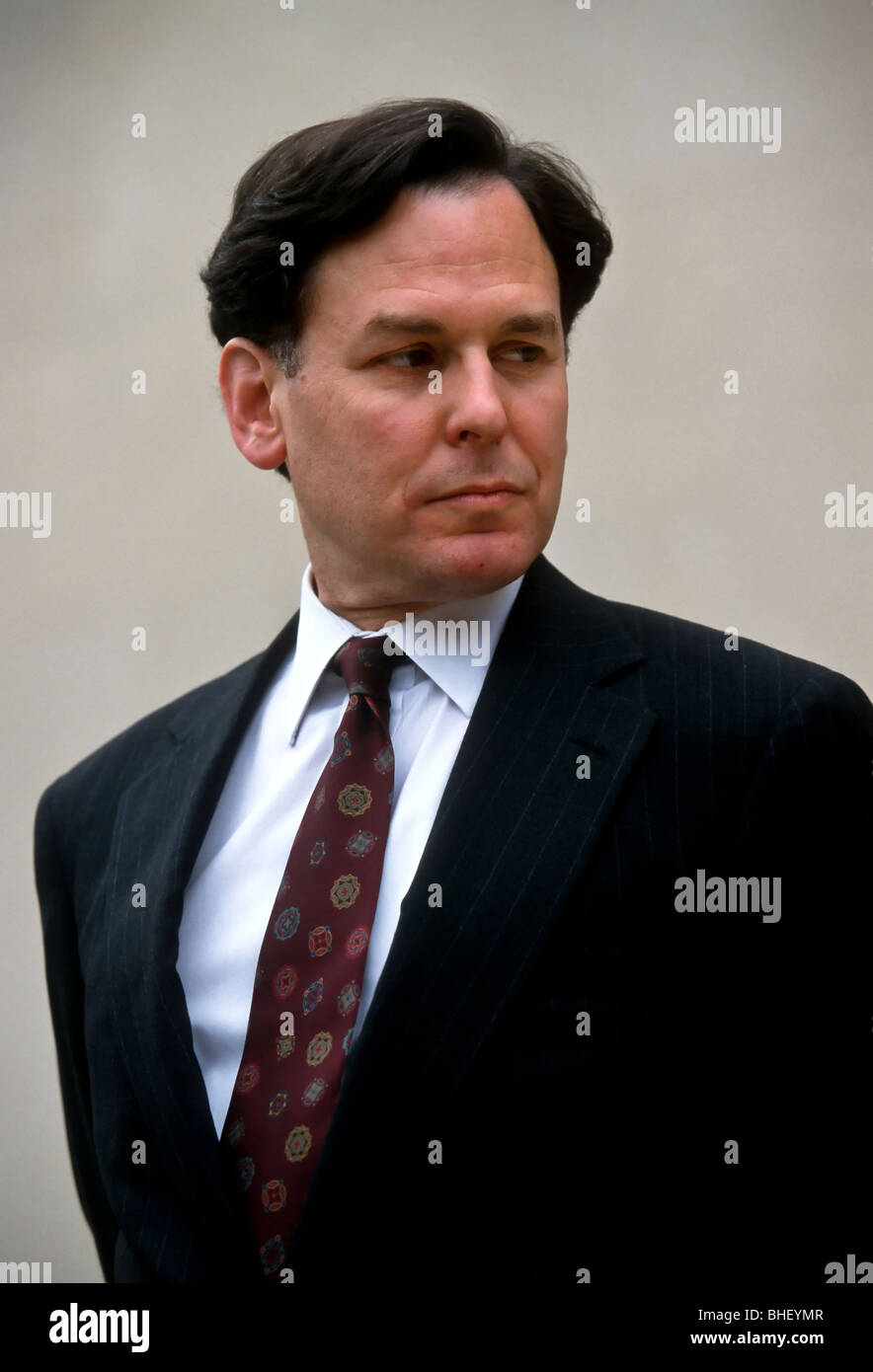 Sidney Blumenthal, advisor to President Bill Clinton speaks to reporters after testifying in the Starr grand jury investigation Stock Photo