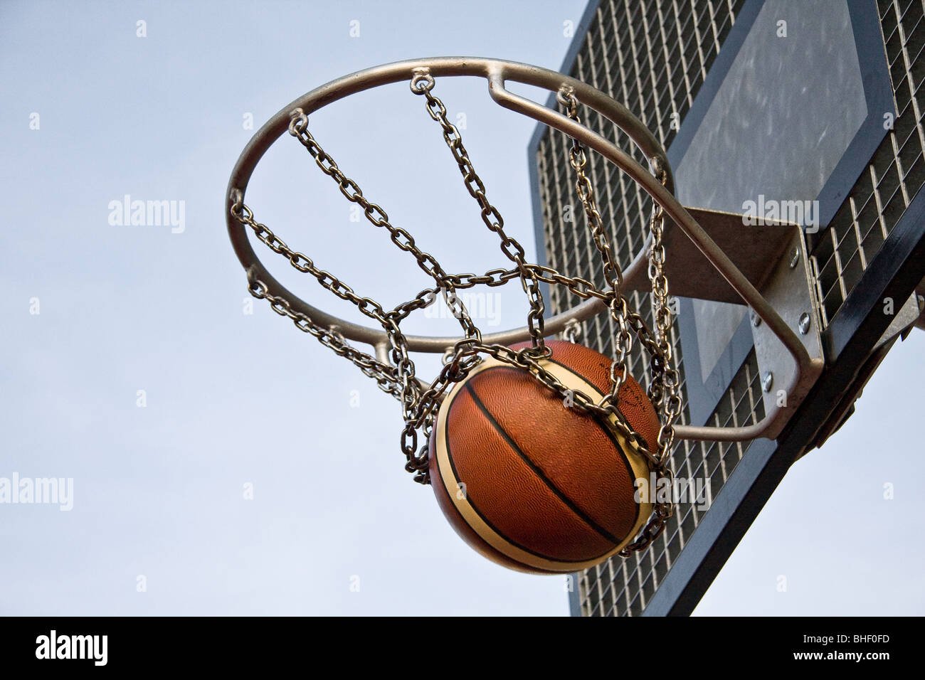 Basketball game outdoor ball right in the basket Stock Photo Alamy