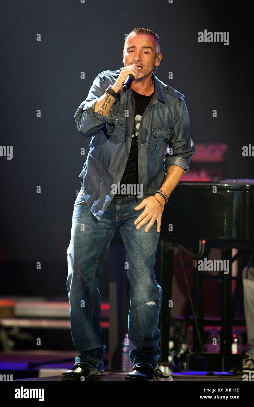 Italian singer Eros Ramazzotti Stock Photo - Alamy