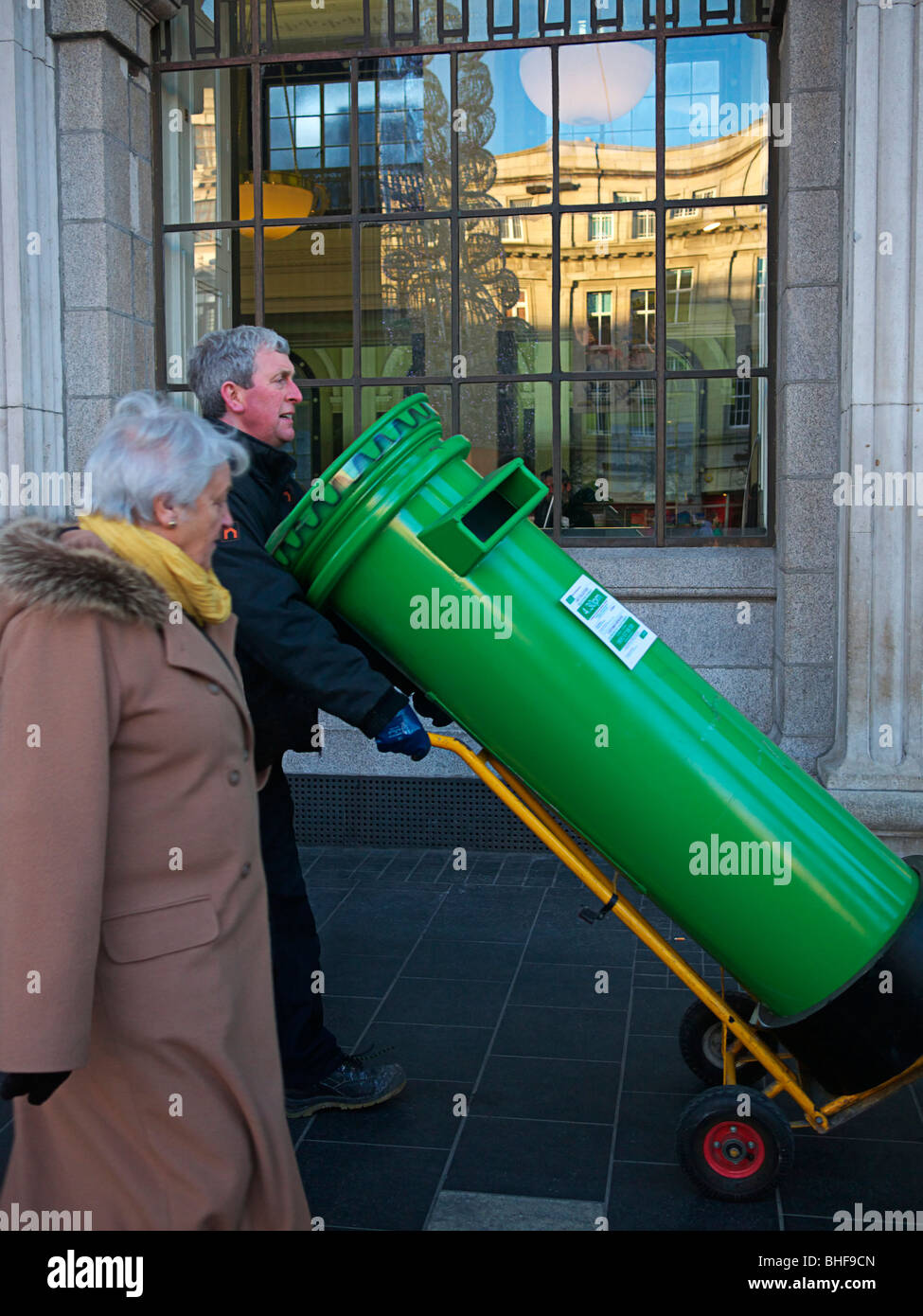 Green pillar box hires stock photography and images Alamy