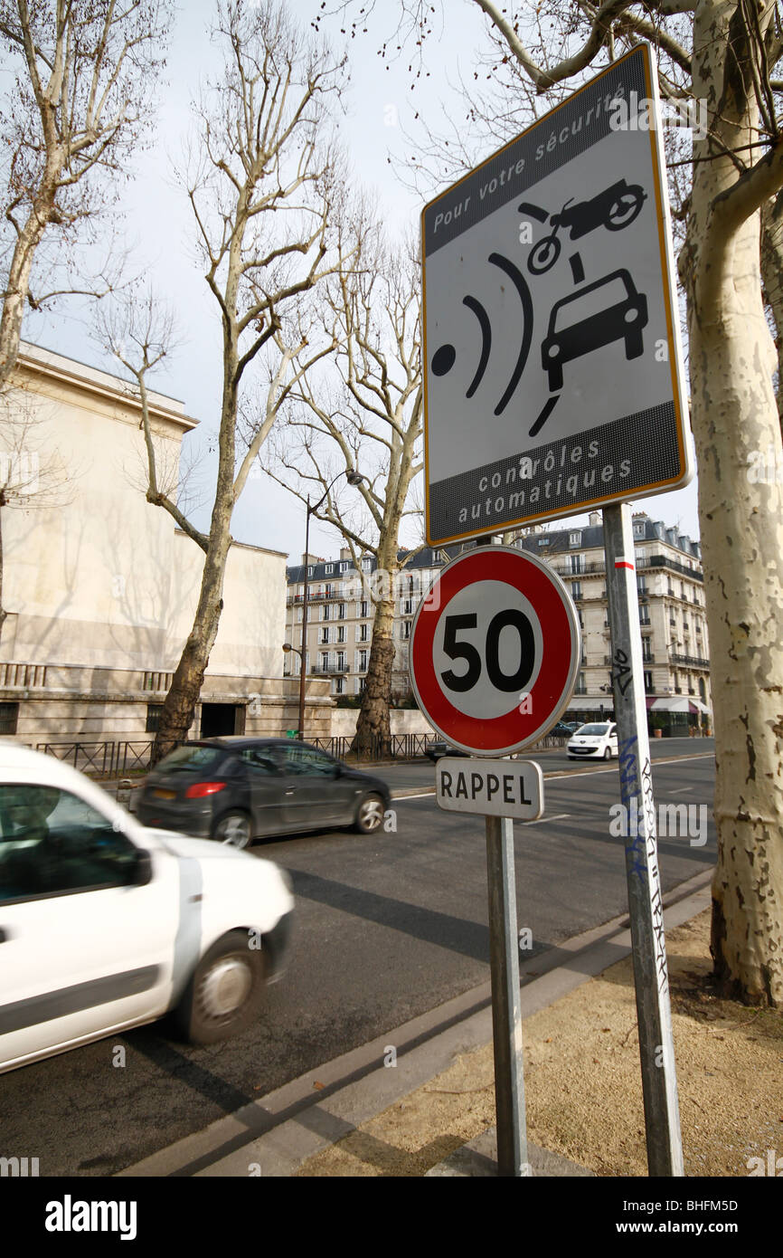 Paris Road Sign showing speed cameras Stock Photo Alamy