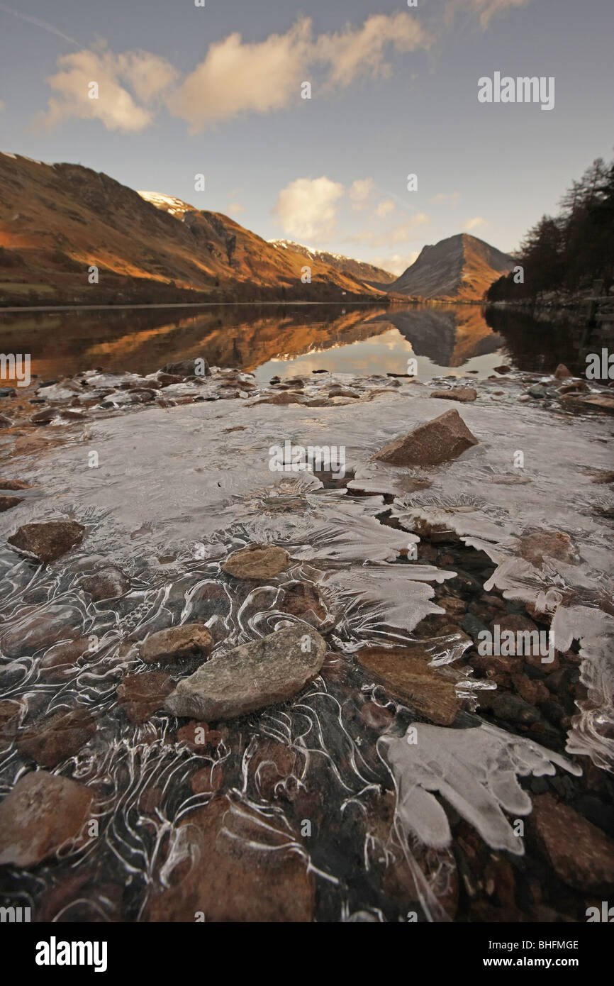 Winter snow lake buttermere cumbria hi-res stock photography and images ...