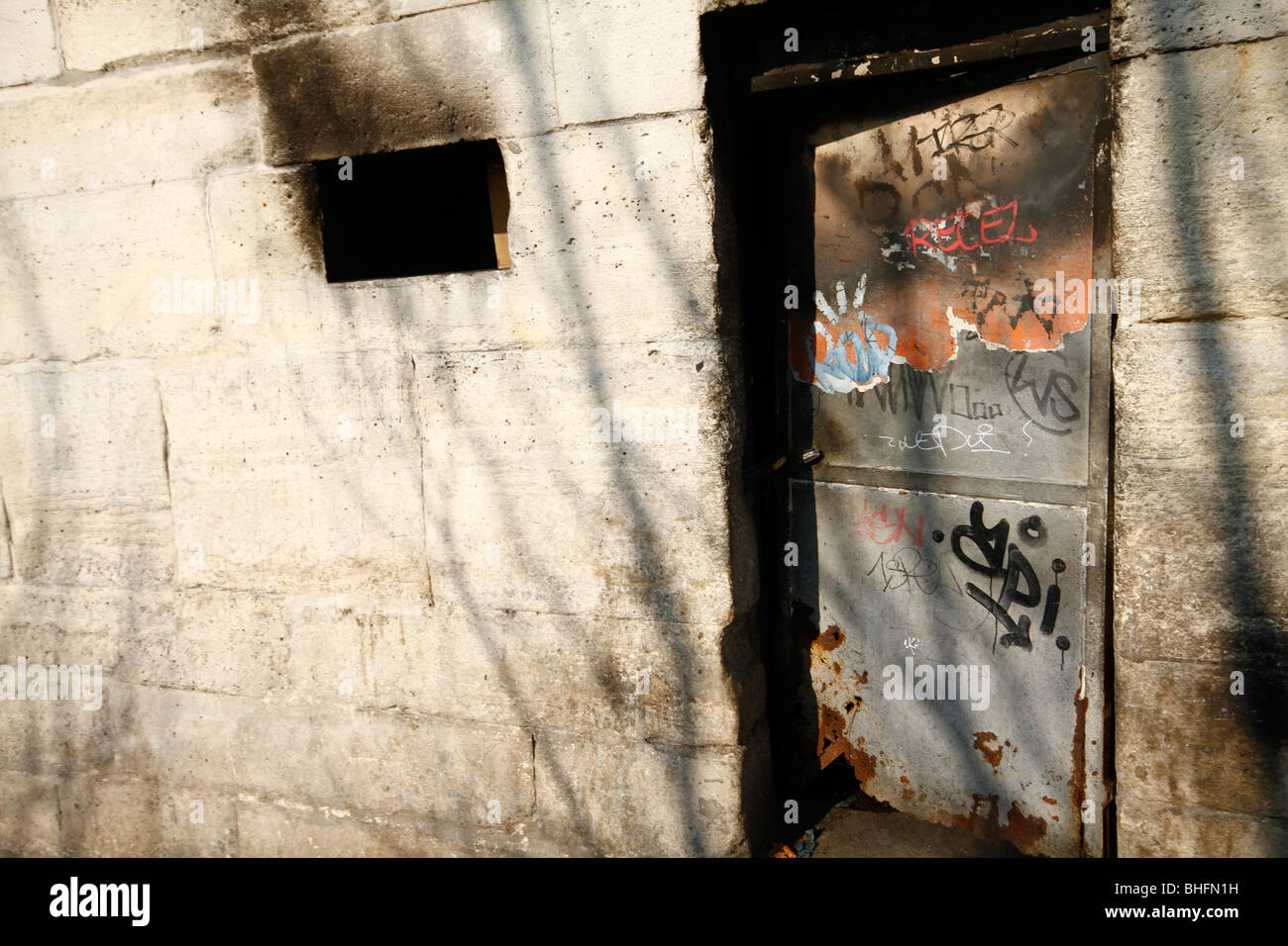 Paris graff hi-res stock photography and images - Alamy