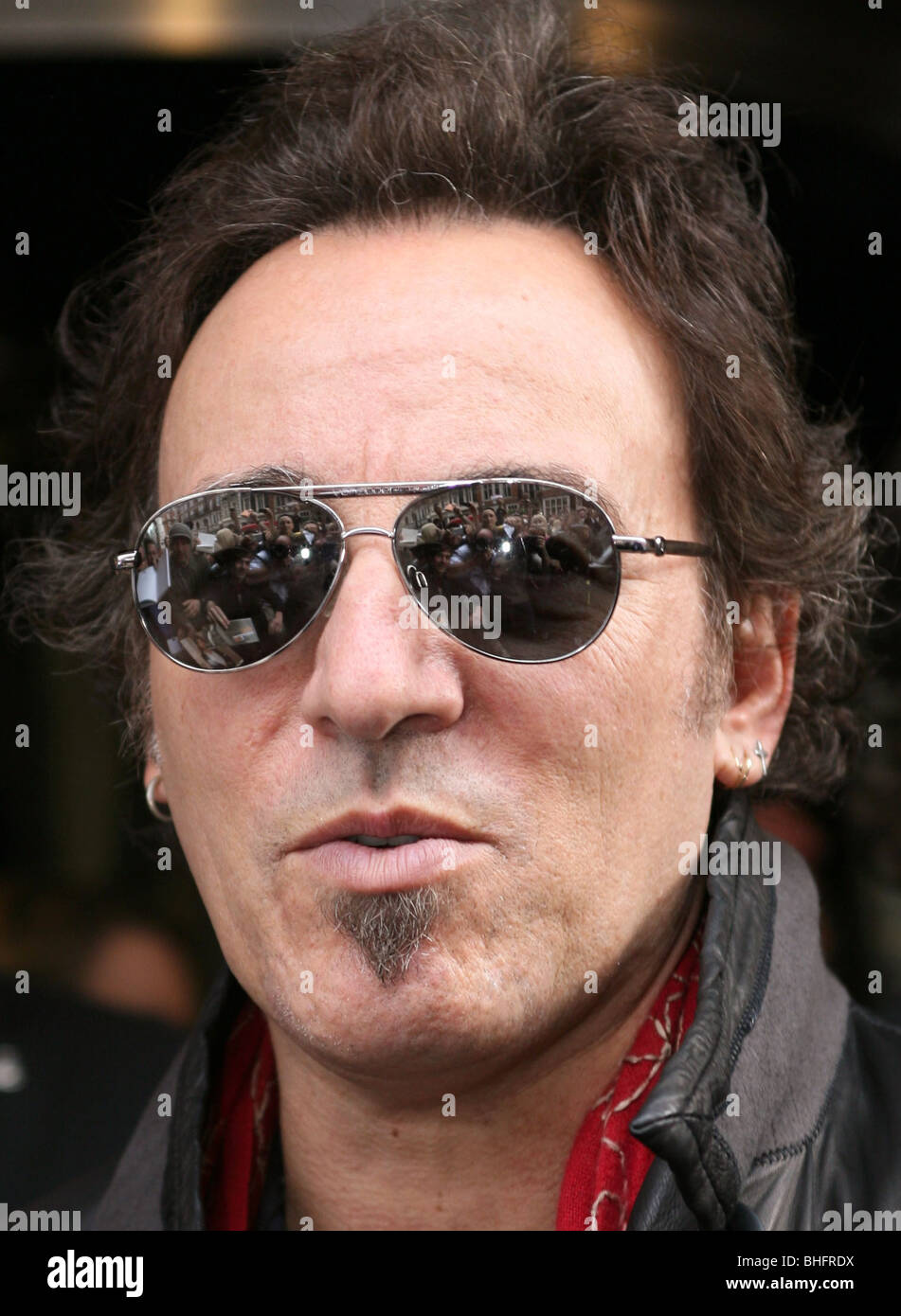 BRUCE SPRINGSTEEN LEAVING A HOTEL IN LONDON Stock Photo