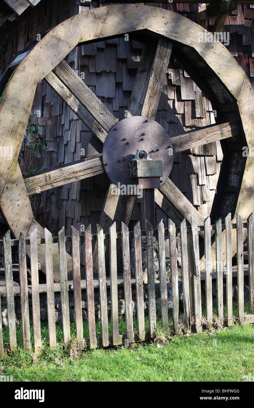 Waterwheel in a country village Stock Photo - Alamy
