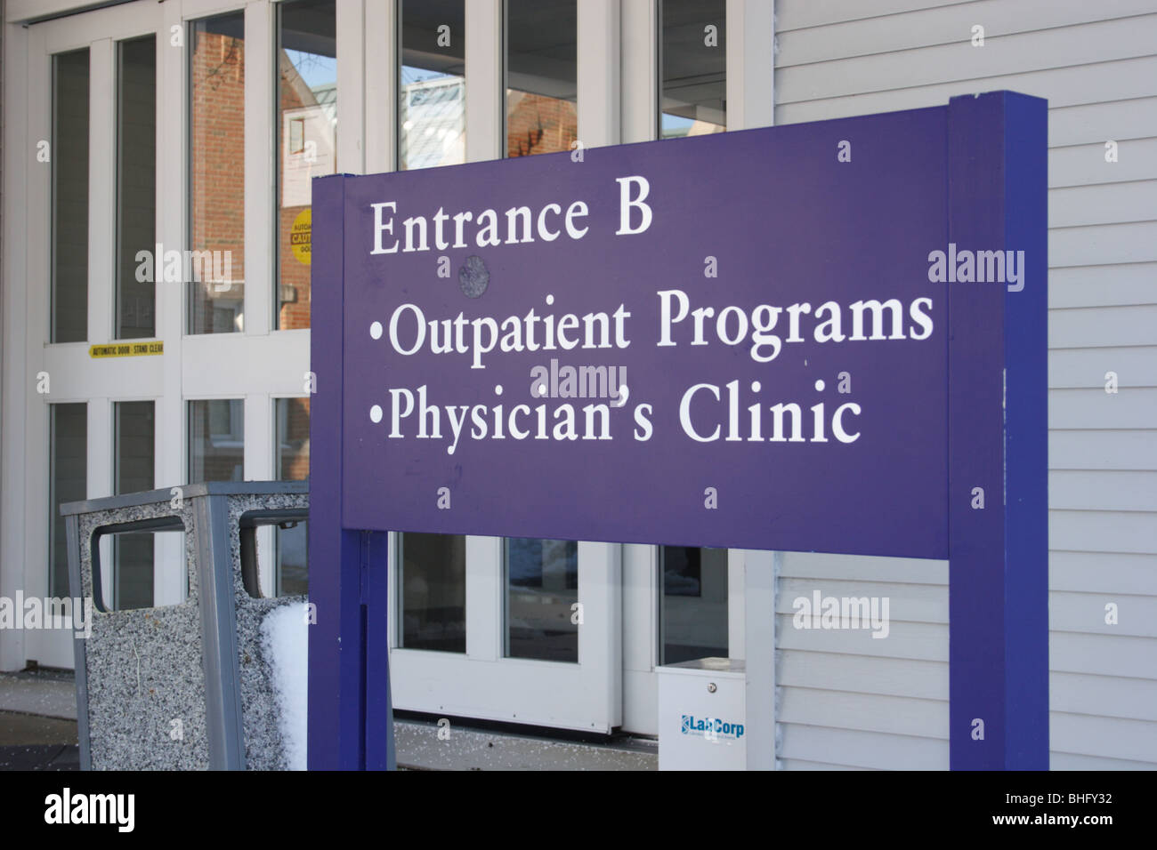Entrance to Sheltering Arms medical clinic in Richmond, Virginia Stock Photo