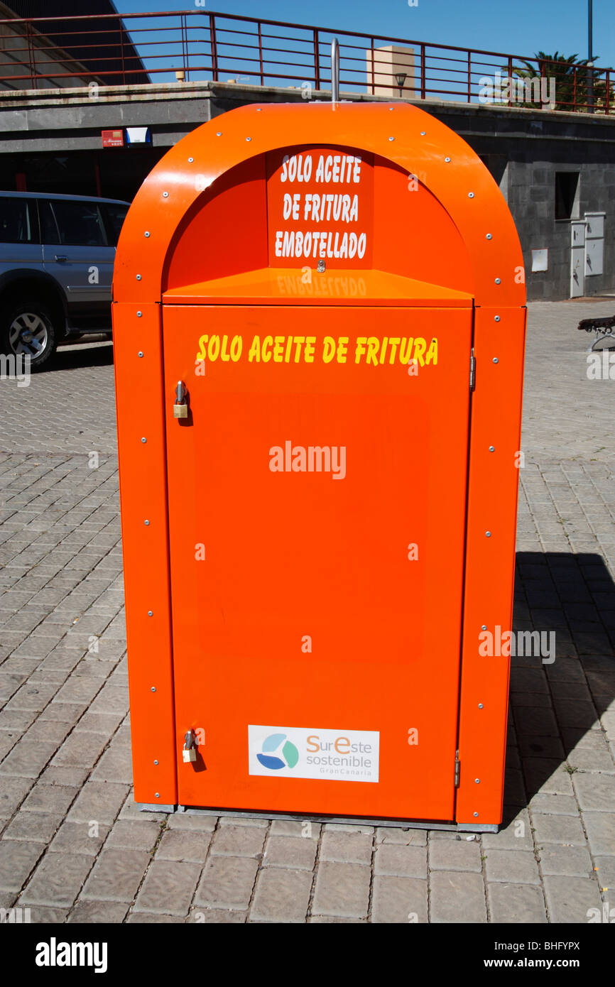 Container for disposal of cooking oil Stock Photo Alamy