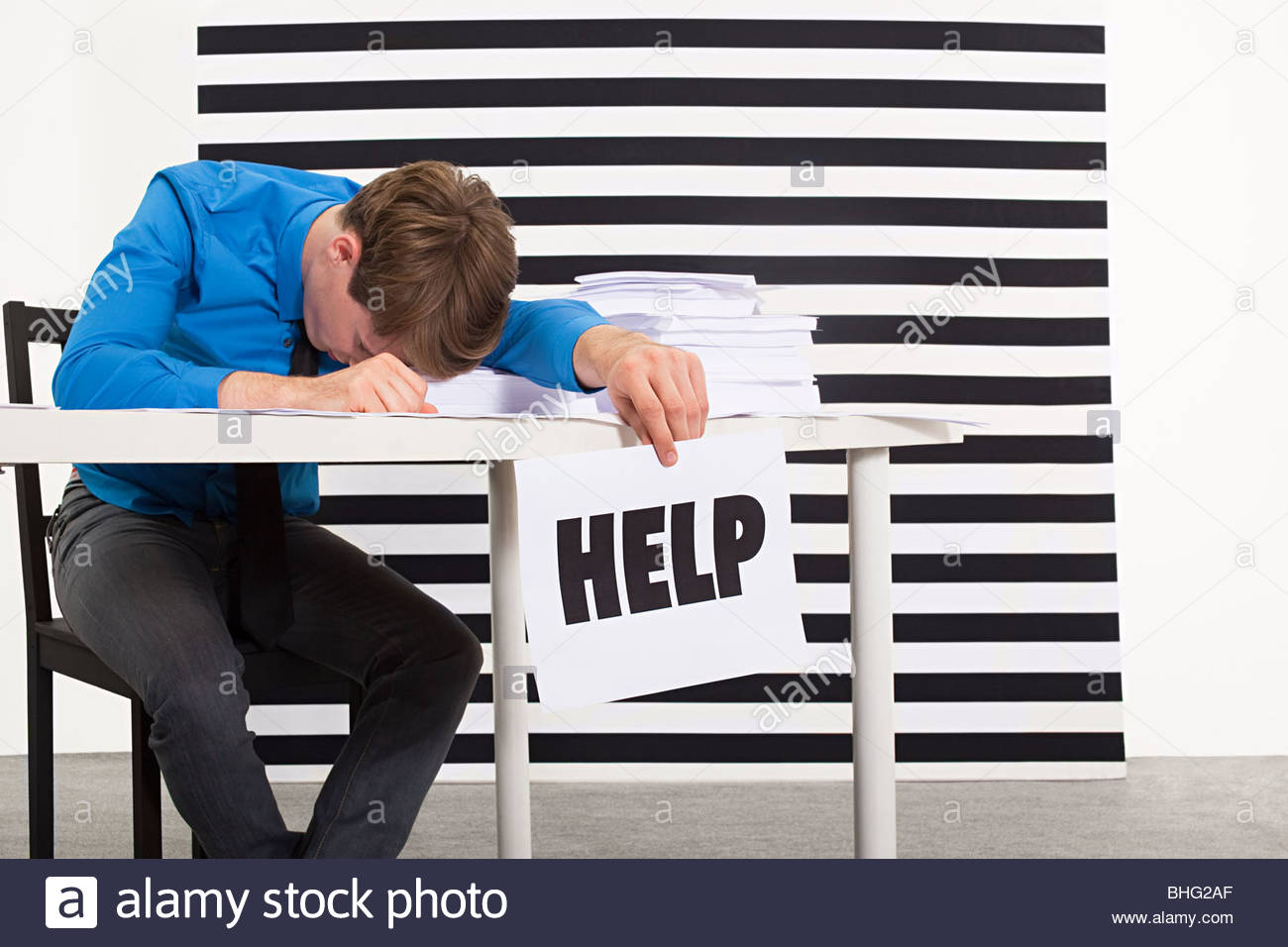 Расстроенный студент. Семья с несовершеннолетними детьми. Учитель хвалит. Getting from. Getting from.