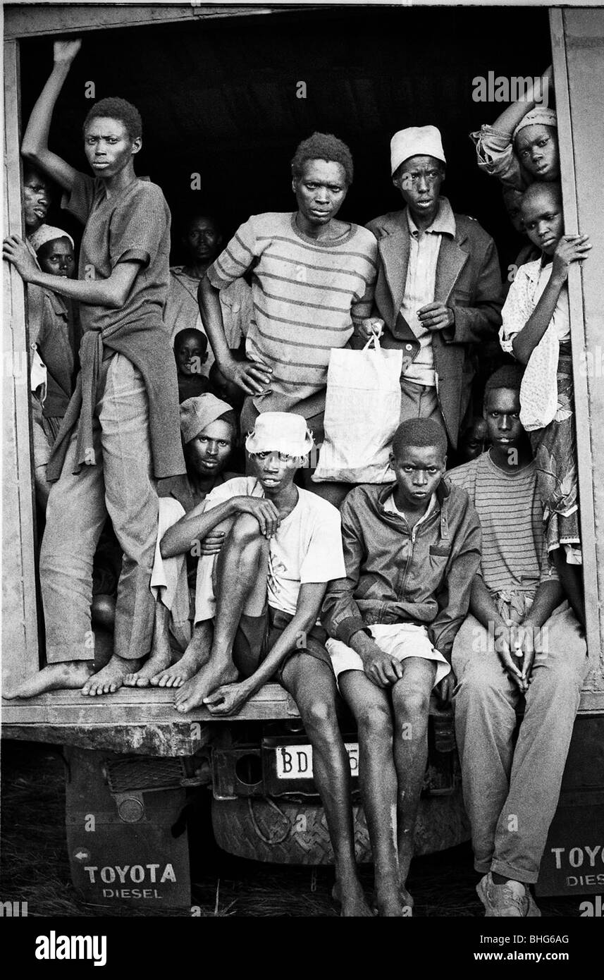 Tutsi refugees arrive in container lorry to camp on Rwandan / Burundi border 1994 Stock Photo