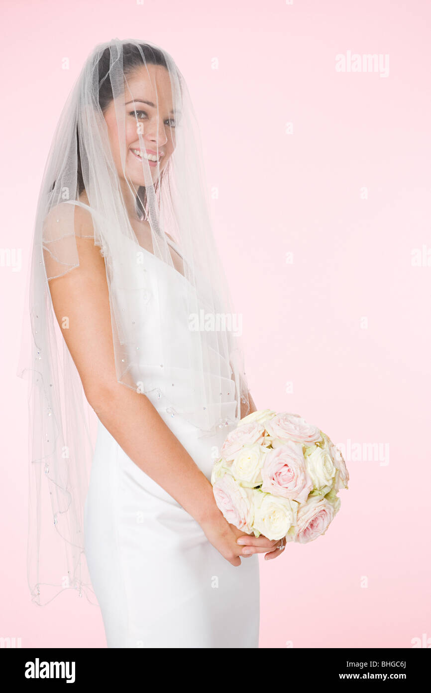 Portrait of a bride holding a bouquet Stock Photo - Alamy