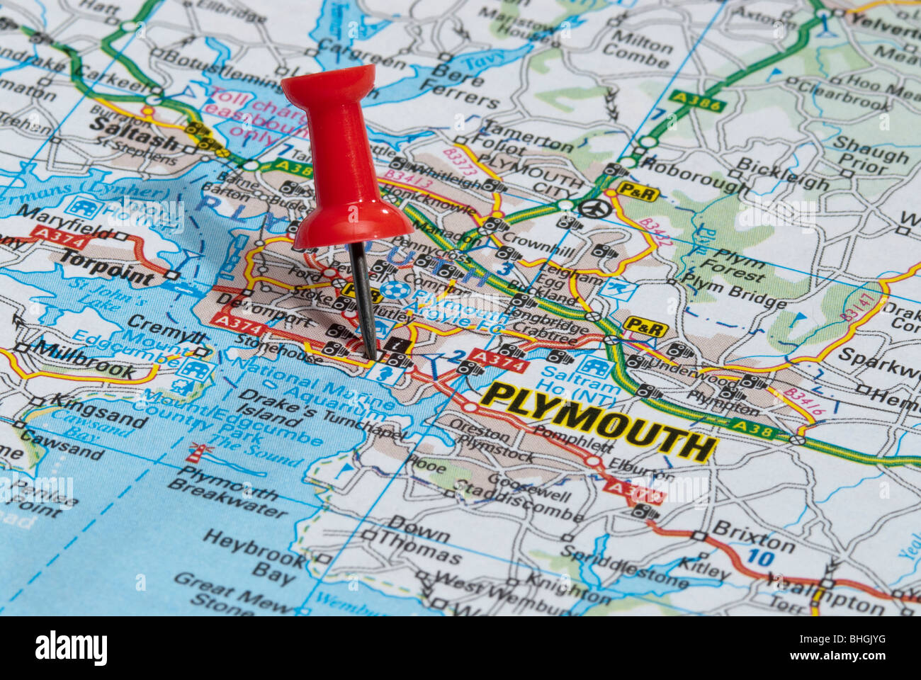 Red Map Pin In Road Map Pointing To City Of Plymouth BHGJYG 