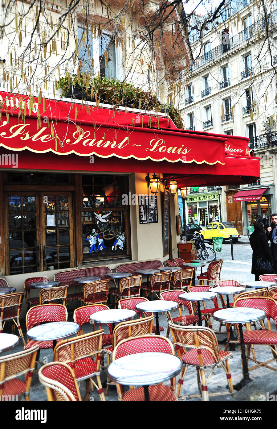 Paris bistrot with no people Stock Photo - Alamy