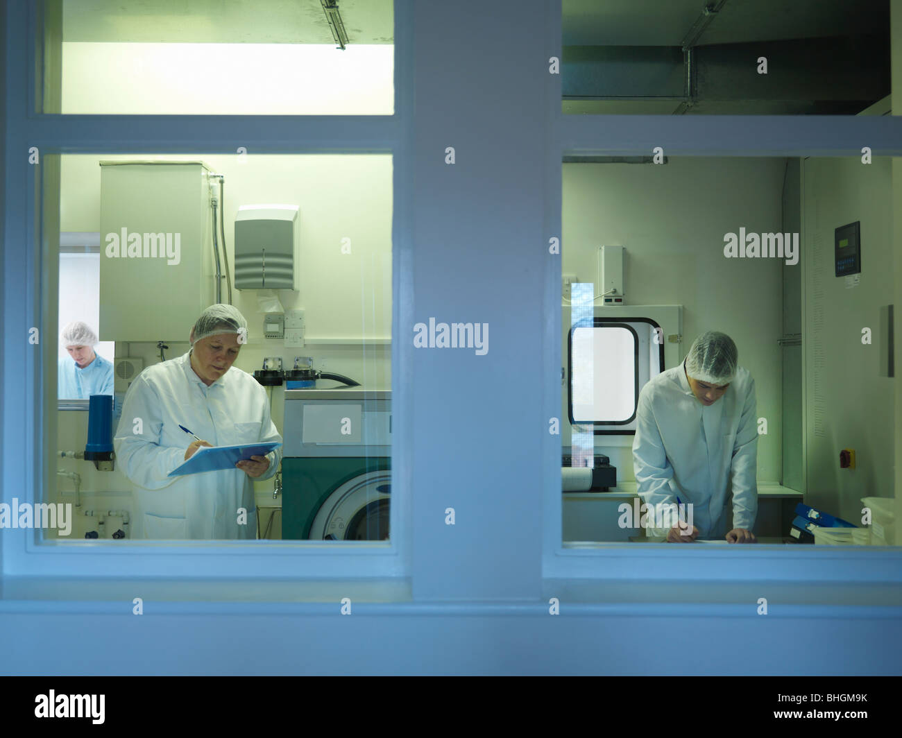 Work Lab Clean Assessment and clip board hi-res stock photography and images - Alamy