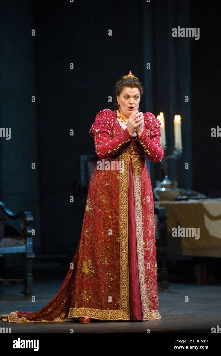 Welsh National Opera production of Tosca by Puccini - Portuguese soprano Elisabete Matos as Tosca Stock Photo