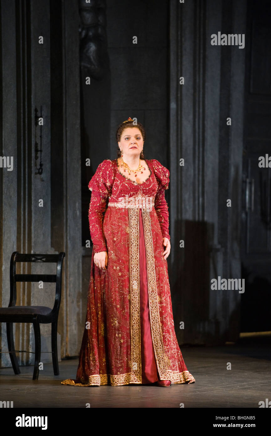 Welsh National Opera production of Tosca by Puccini - Portuguese soprano Elisabete Matos as Tosca Stock Photo