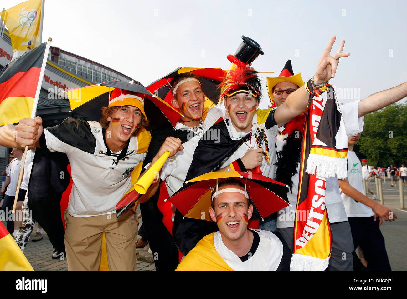 Hukommelse Algebra det er alt German football fans outside a stadium during the 2006 World Cup Finals  Stock Photo - Alamy