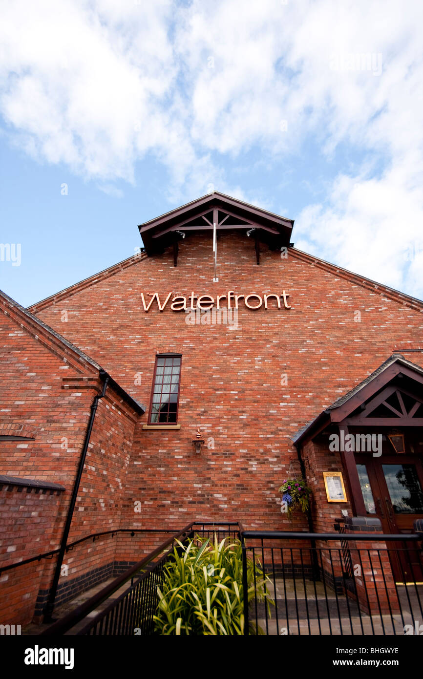 wide angle shot of the waterfront pub/restaurant at Barton under