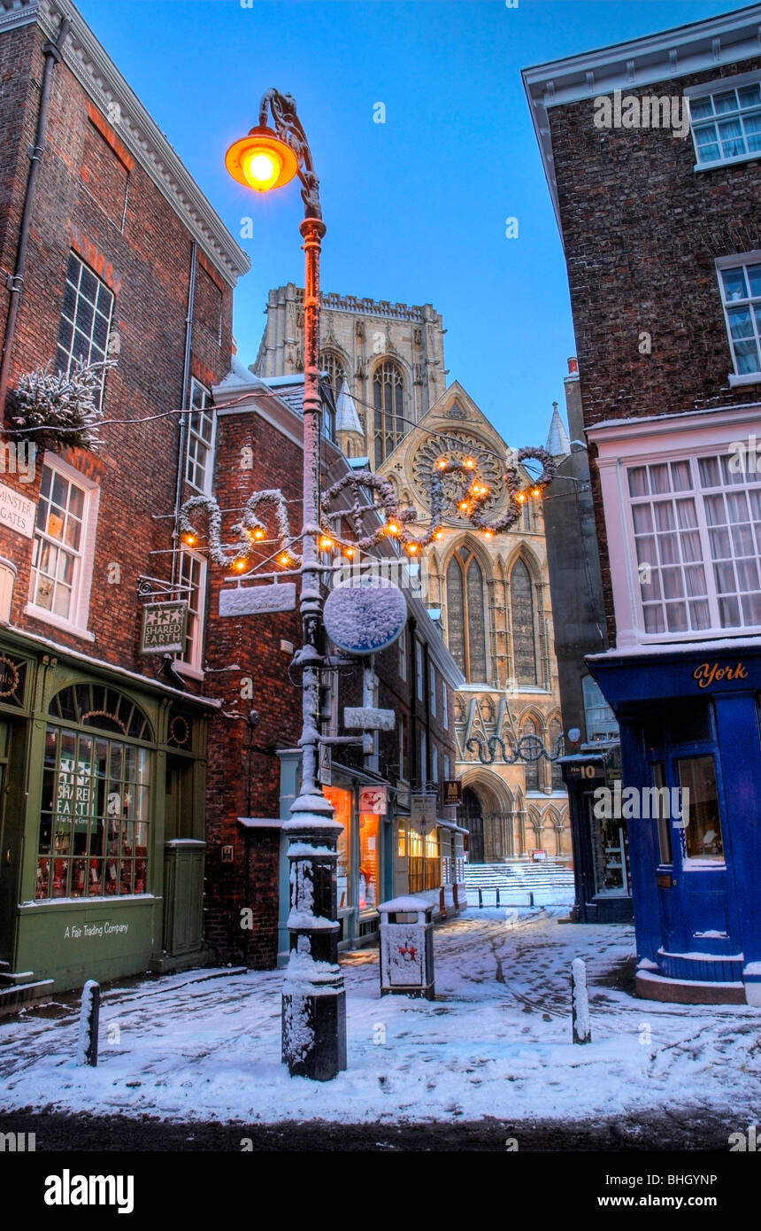 York Minster at Christmas, Petergate Street Stock Photo Alamy