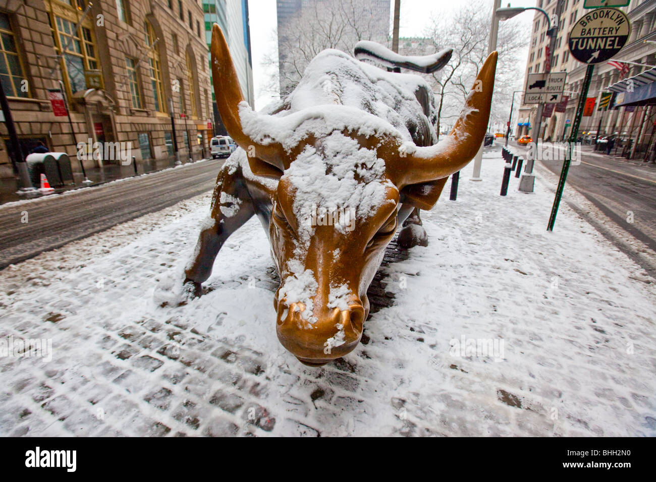 Wall Street Bull in a snow storm in New York City Stock Photo