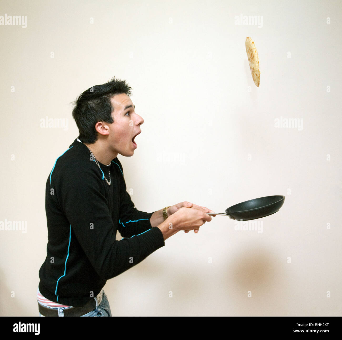 Tossing pancakes hires stock photography and images Alamy