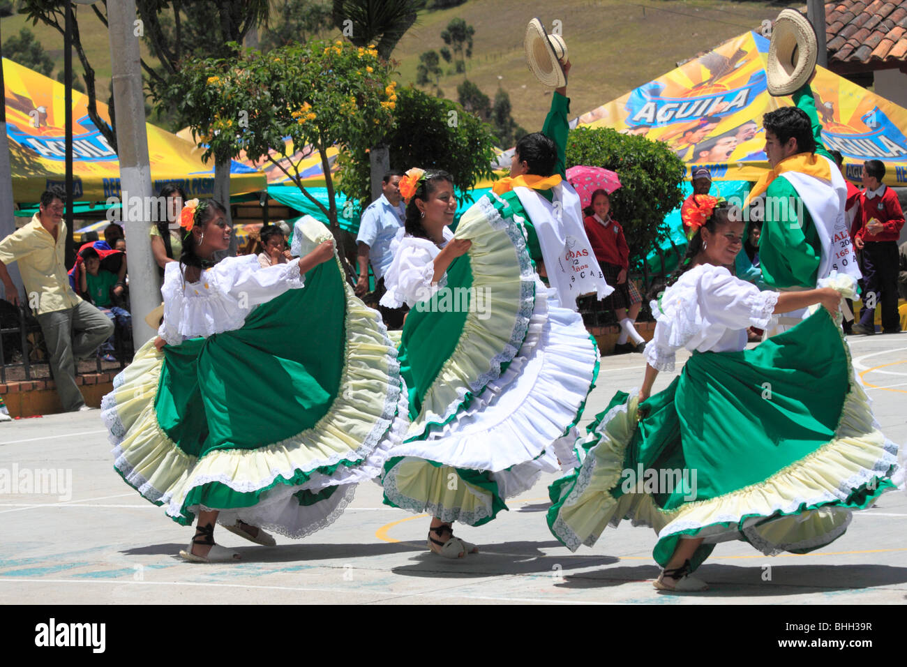 Colombia folk dance hi-res stock photography and images - Alamy