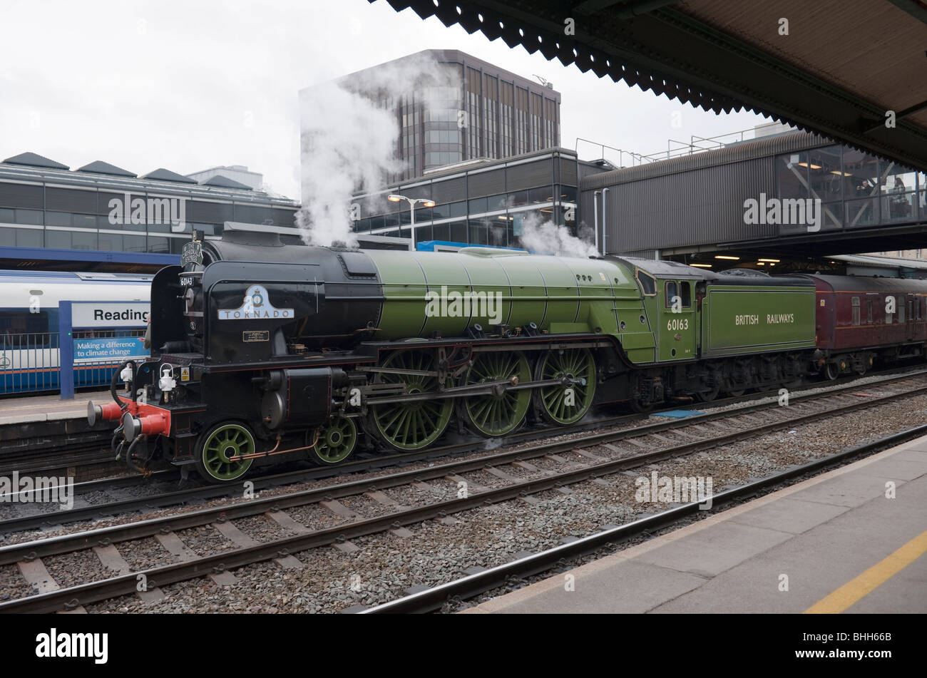 A1 Pacific Steam Locomotive 'Tornado' 60163 Reading Station with Valentine's Day Cathedrals Express Steam Train UK - 2 Stock Photo