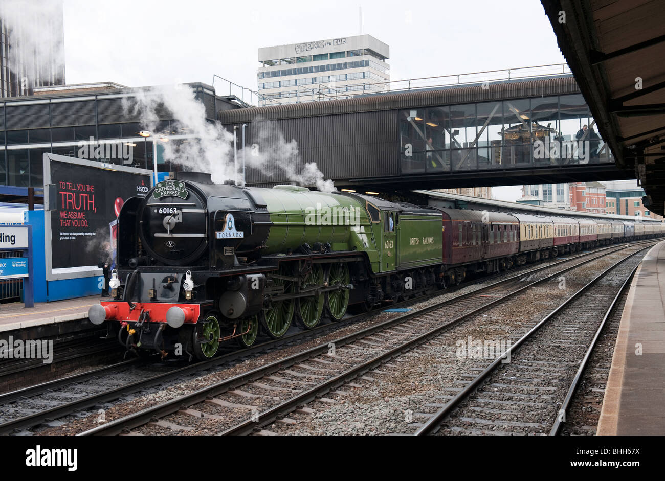 A1 Pacific Steam Locomotive 'Tornado' 60163 Reading Station with Valentine's Day Cathedrals Express Steam Train UK - 1 Stock Photo