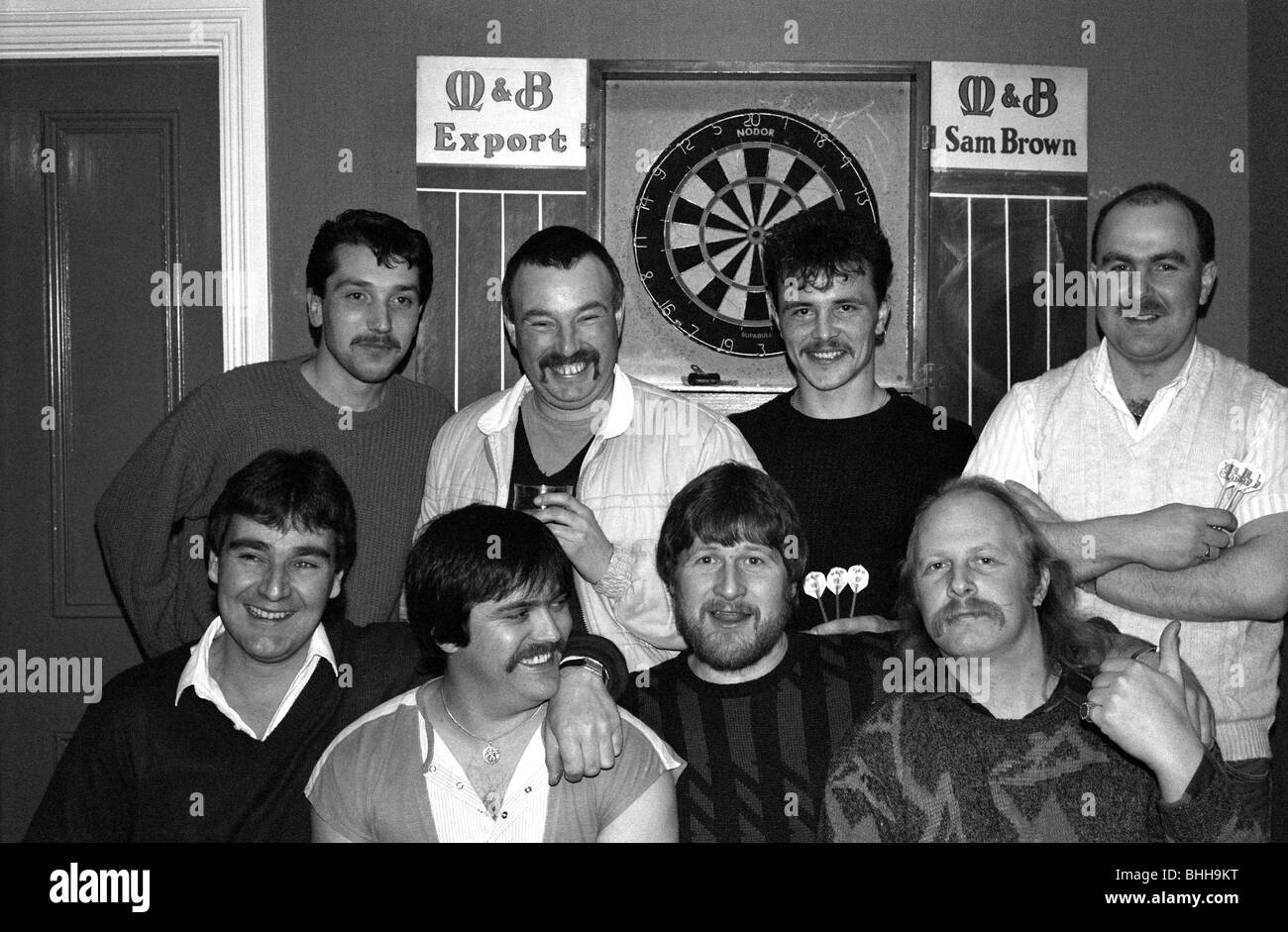 Male Darts Players Hi res Stock Photography And Images Alamy
