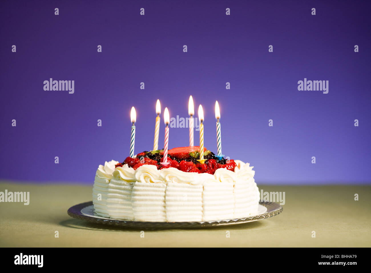 Graddtarta med tanda ljus. Stock Photo