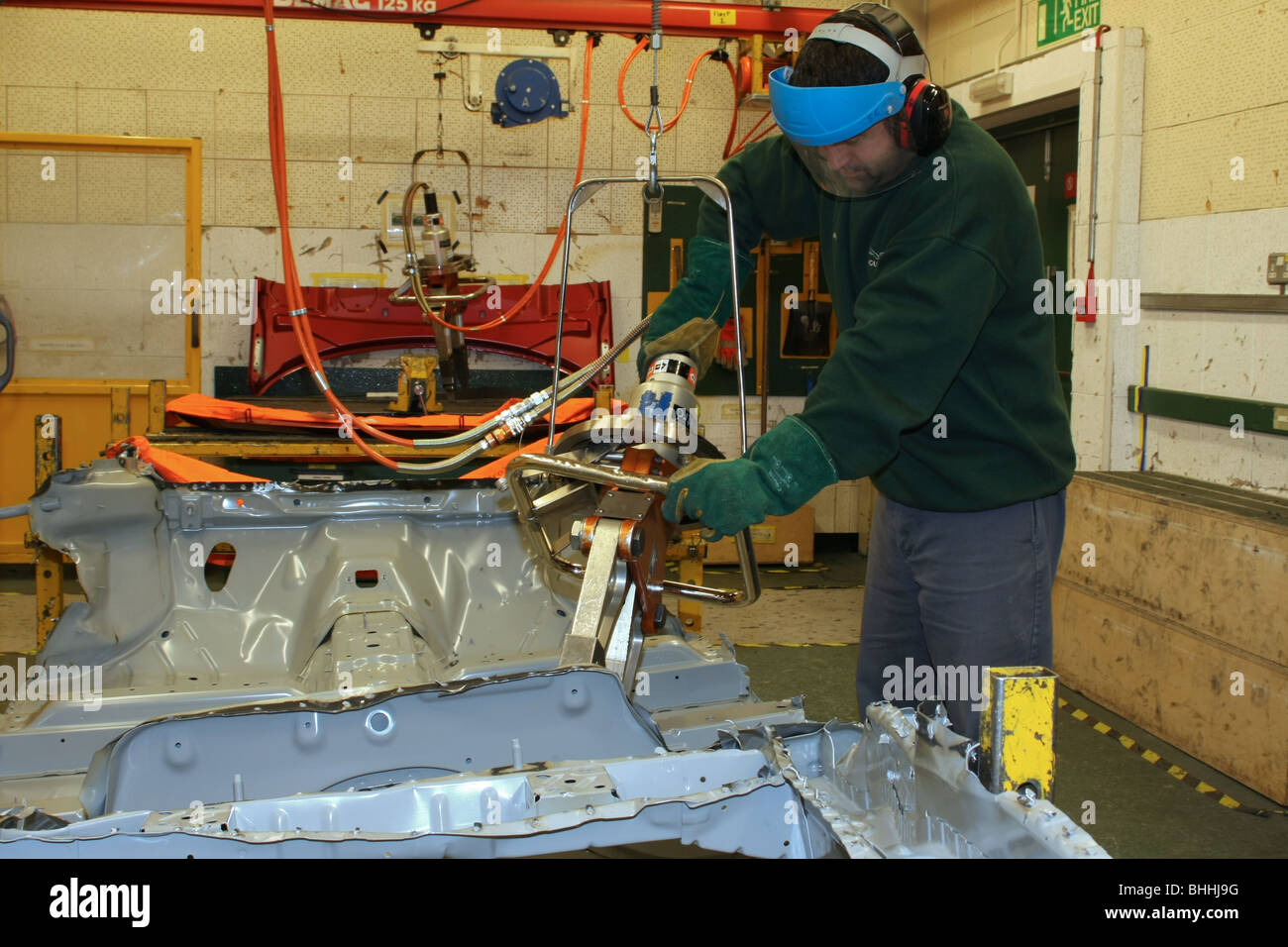 Land Rover Freelander 2 body being torn apart to check quality of spot welds Stock Photo