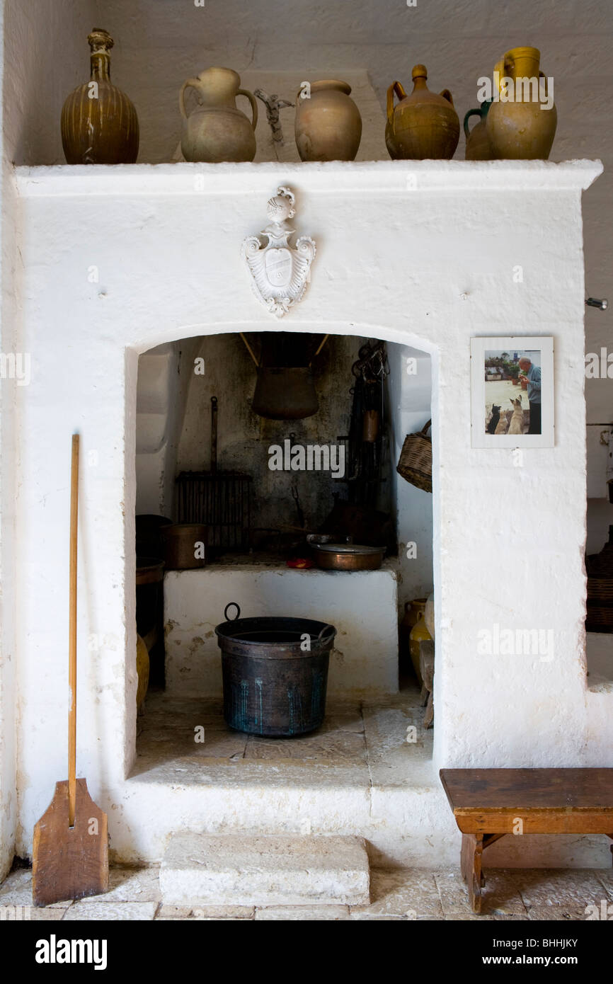 Old bread oven, Masseria Serra dell'Isola, Puglia, Italy Stock Photo