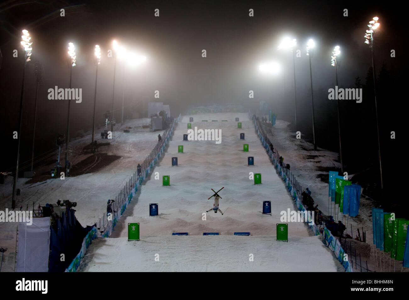 Competitor in the freestyle skiing moguls at the Cypress Mountain venue at the 2010 Olympic Winter Games Stock Photo