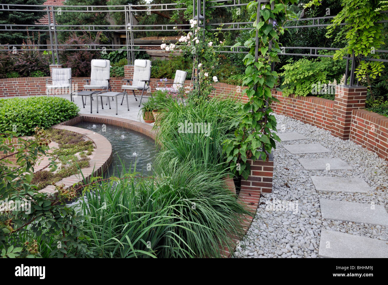 Semicircular plateau with seating area, water basin and pergola Stock Photo
