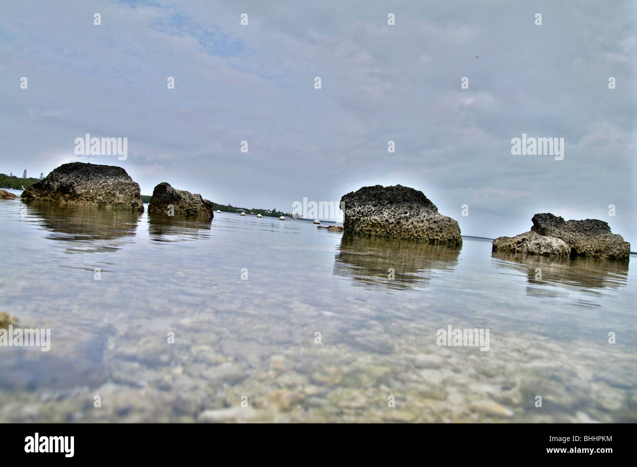 Rocks sticking out of ocean hi-res stock photography and images - Alamy