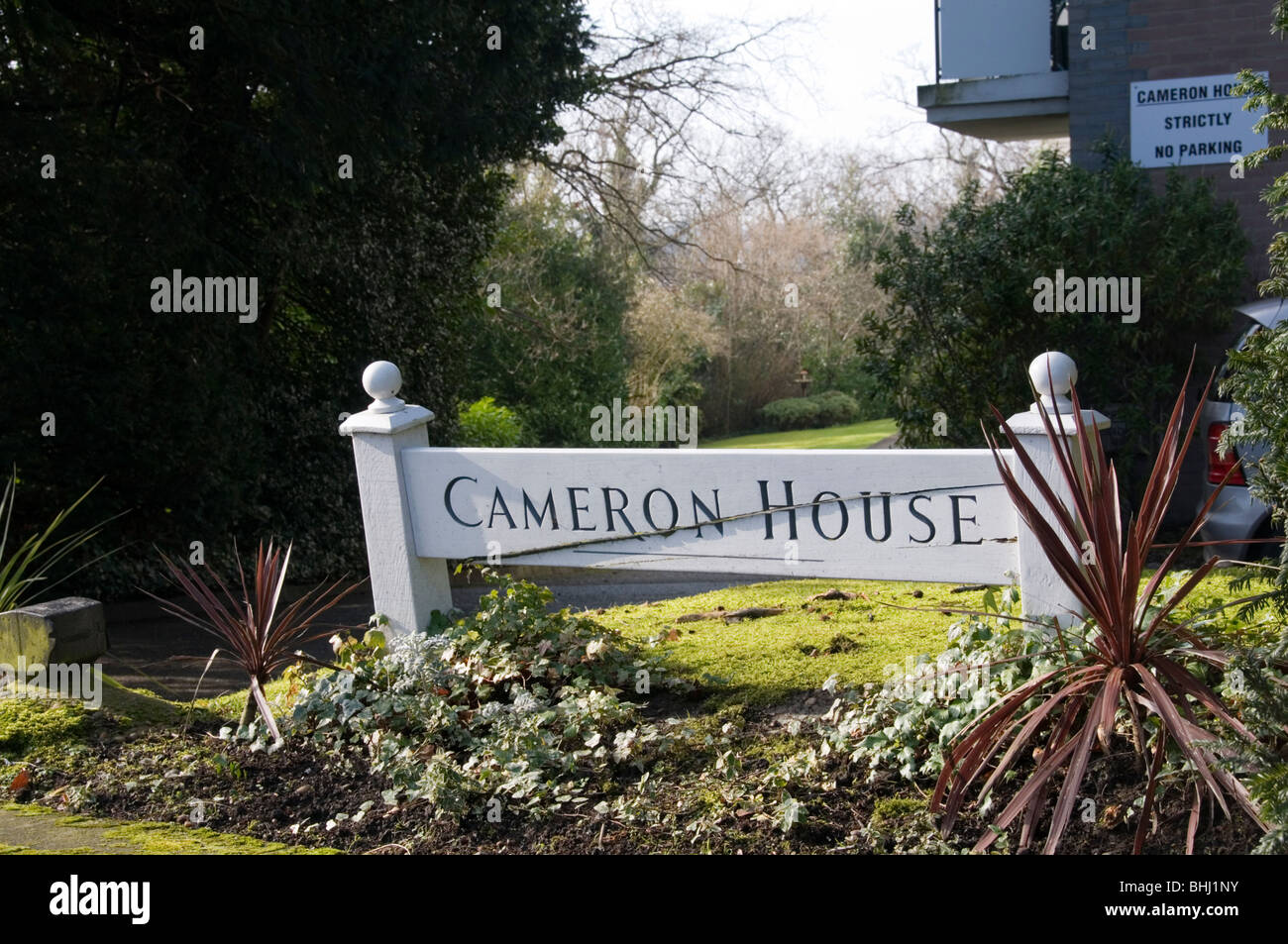 Broken sign - Cameron's Tories split? Stock Photo