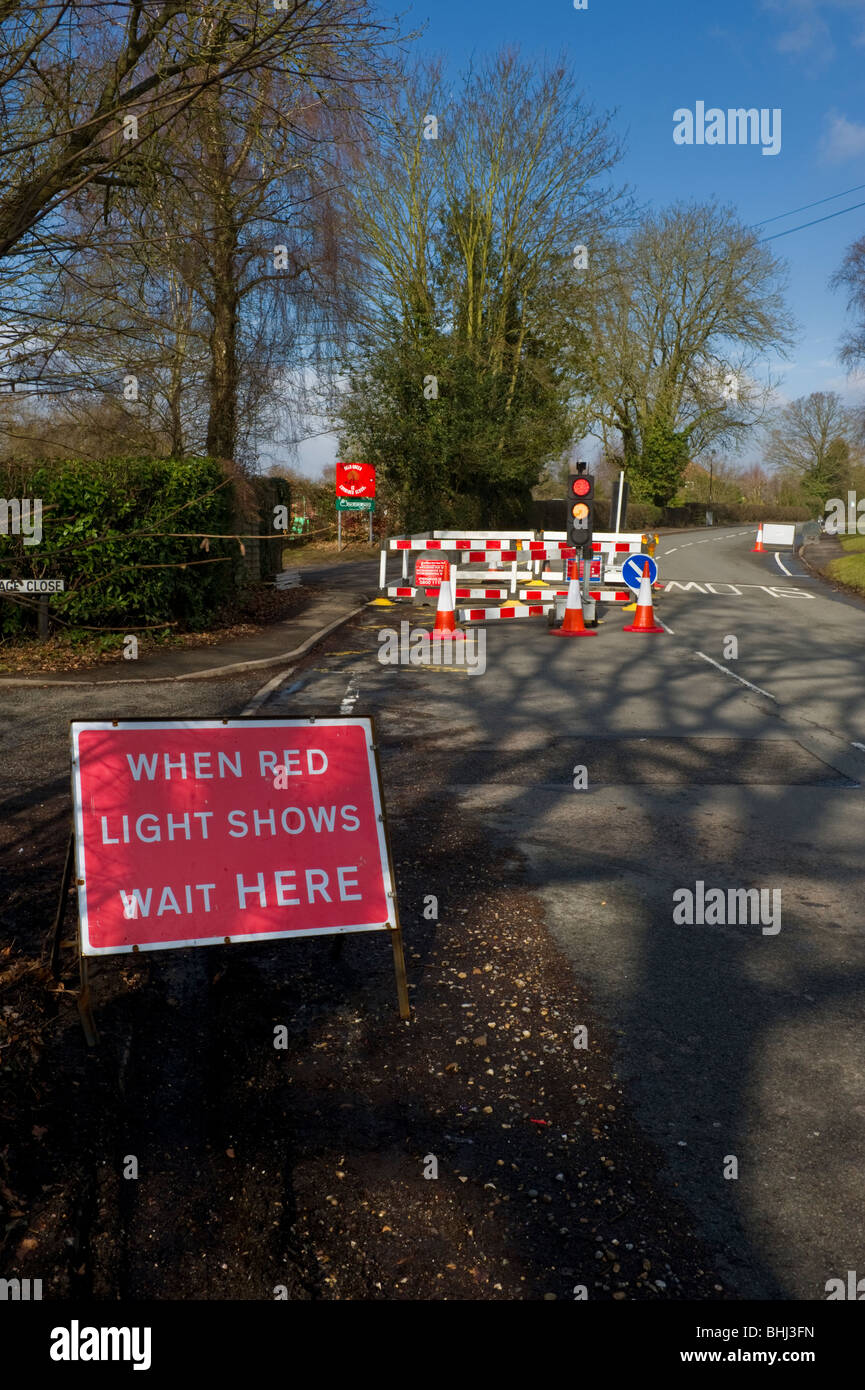 Traffic lights road works hi-res stock photography and images - Alamy