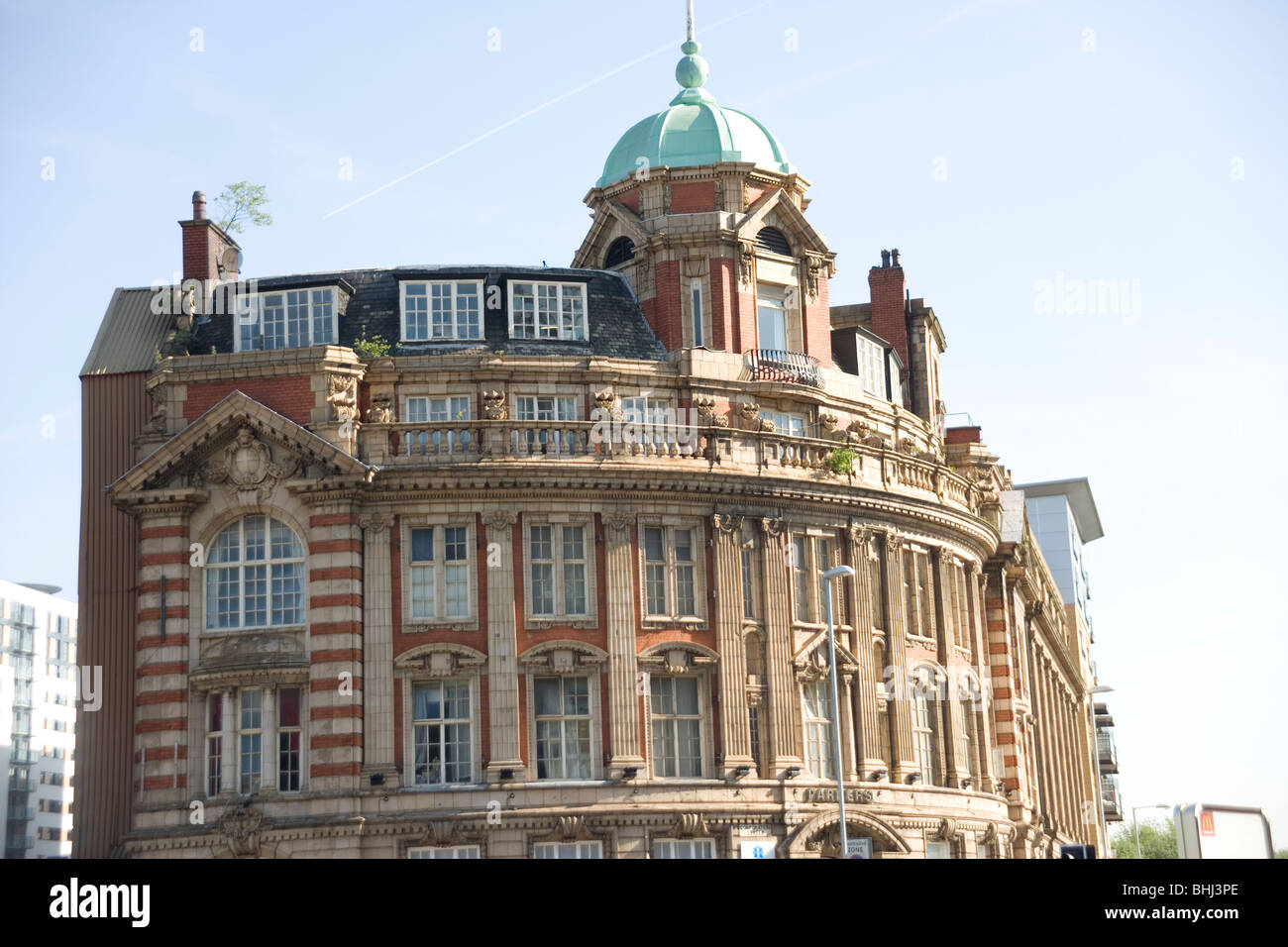 Building on the corner of Cheetham Hill Road and Corporation Street in Manchester Stock Photo