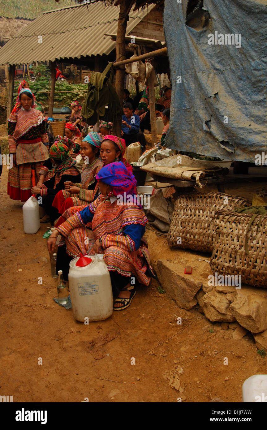 Flower Hmong Hill Tribe vendors selling alcohol, tuesday market , Coc ...