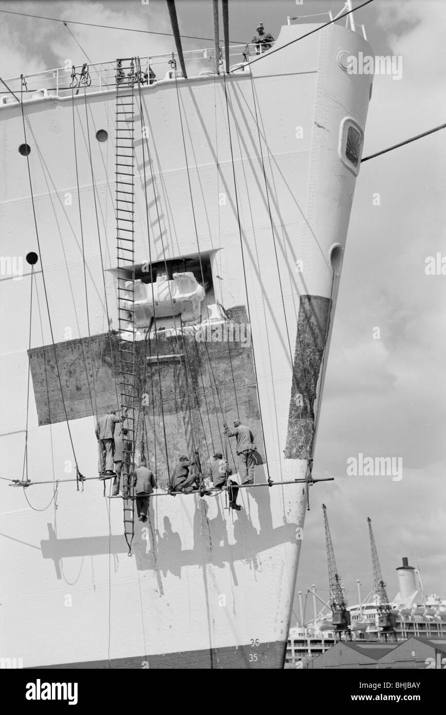 Workmen repairing the bow of a ship in London docks, c1945-c1965. Artist: SW Rawlings Stock Photo