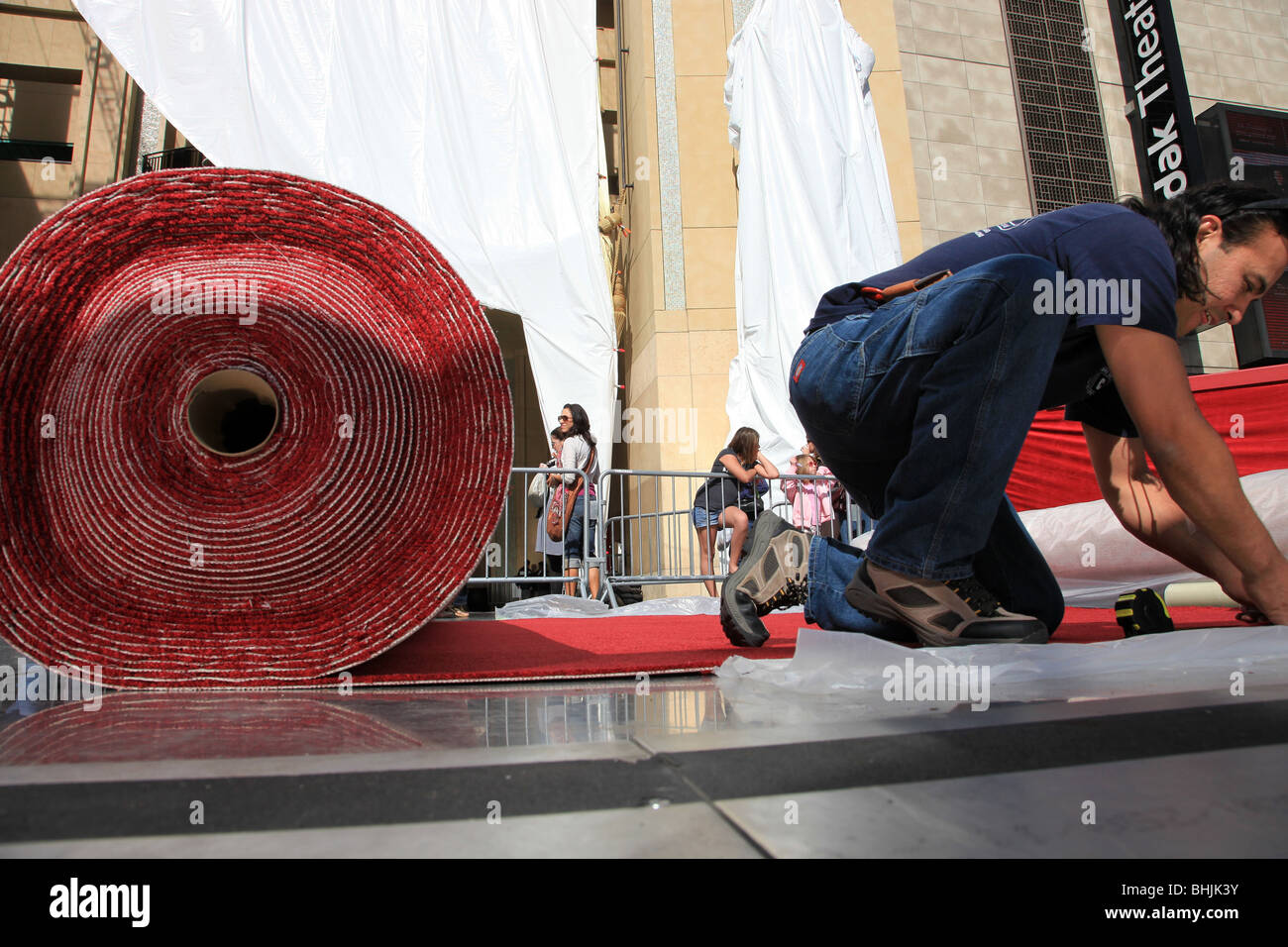 ROLLING OUT THE RED CARPET 81ST ACADEMY AWARDS SET UP HOLLYWOOD LOS ANGELES CA USA 18 February 2009 Stock Photo