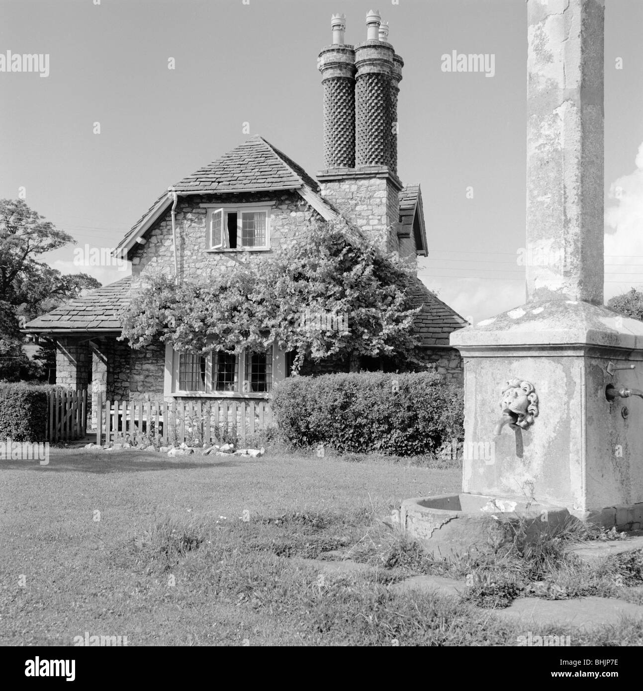 Dial Cottage, Hallen Road, Blaise Hamlet, Henbury, Bristol, 1945. Artist: Eric de Maré Stock Photo