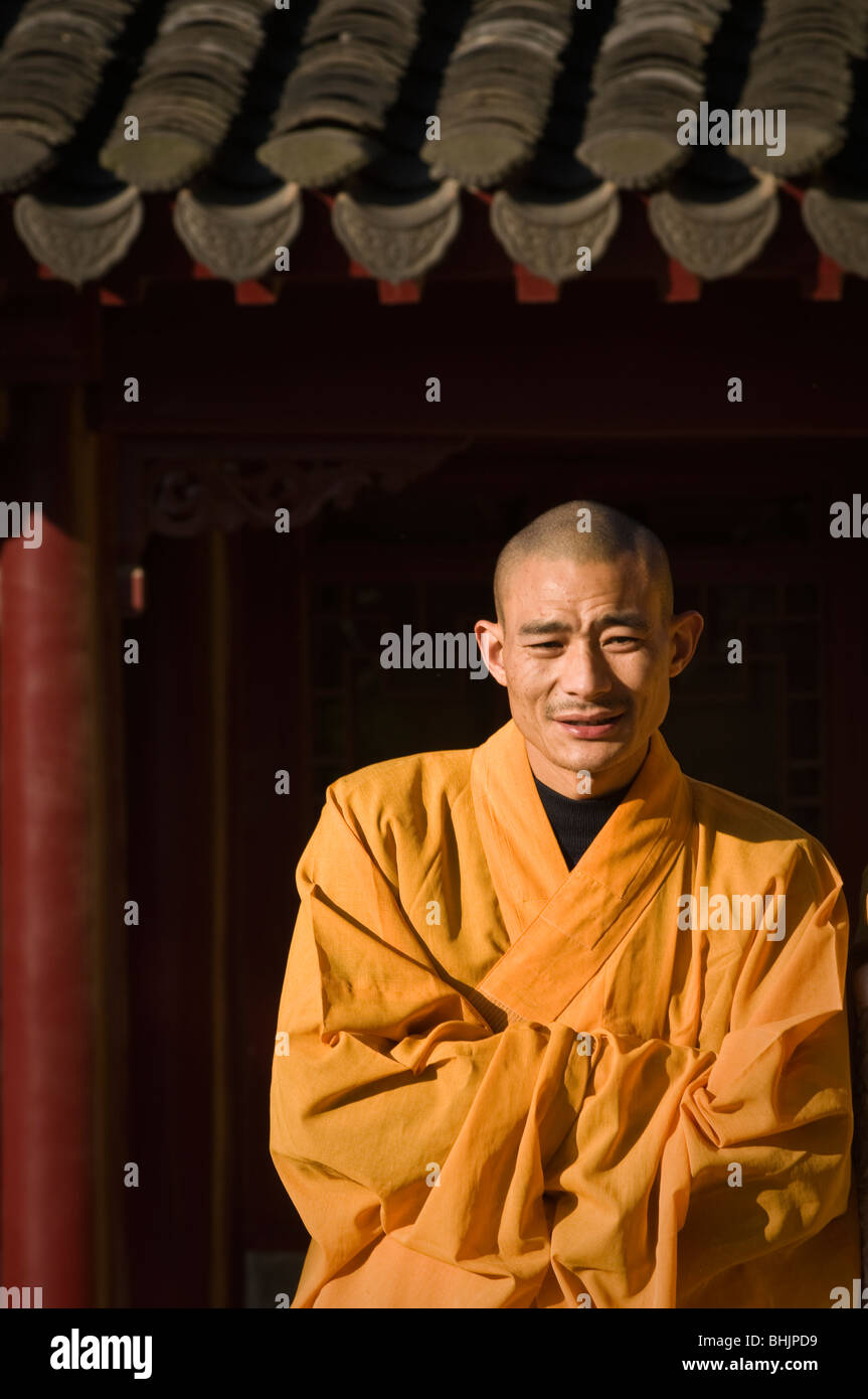 Buddhist monk china hi-res stock photography and images - Alamy