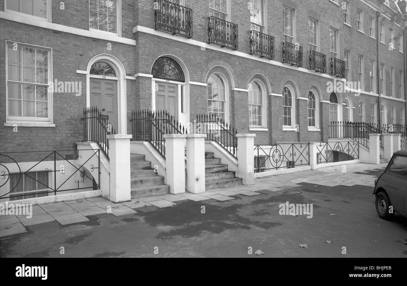 235239 Kennington Lane, Lambeth, London, c19451980. Artist Eric de