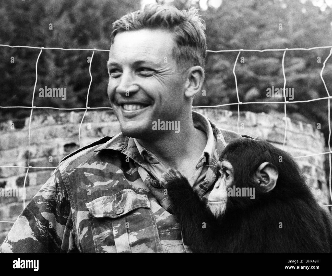 geography / travel, Congo, events, Simba uprising 1964 - 1965, mercenaries, Gerry Moggach from Scotland with a monkey from the Zoo in Bunia, Ituri, Orientale province, December 1964, military, Congo Crisis, civil war, Africa, Democratic Republic of Congo, 20th century, historic, historical, ape, 1960s, people, Stock Photo