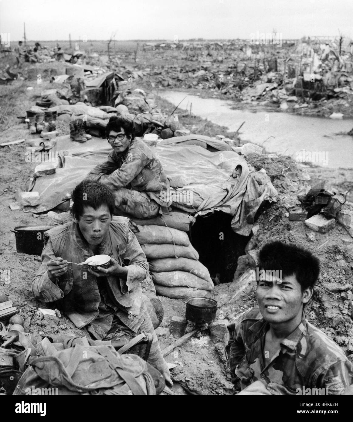 events, Vietnam War, South Vietnamese soldiers in the destroyed town of Quang Tri, September 1972, Stock Photo