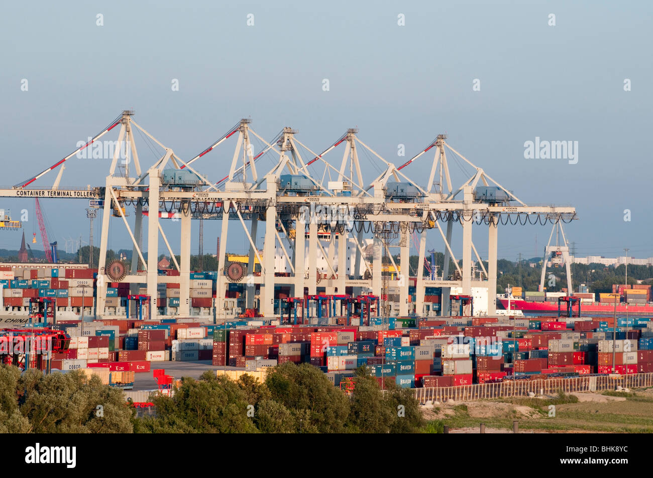 Containerhafen, Hamburger Hafen, Hamburg, Deutschland | Hamburg Harbour, container port, Hamburg, Germany Stock Photo